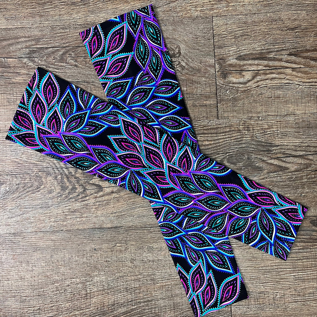 Compression Arm Sleeves in Peacock Print Spandex - Smash Dandy